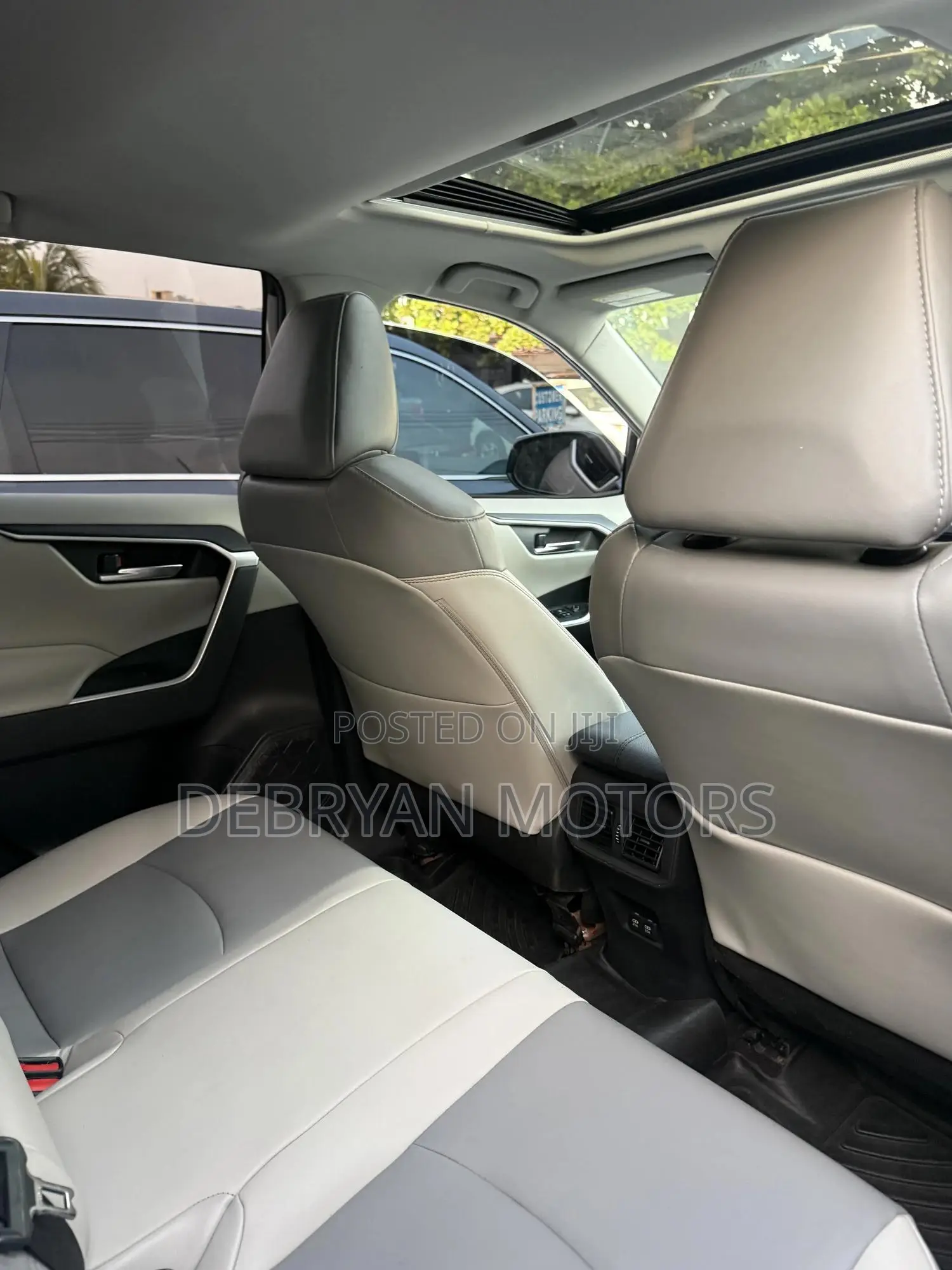 Toyota RAV4 XLE Premium AWD 2020 Silver