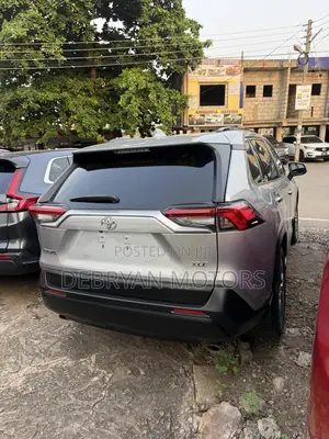 Toyota RAV4 XLE Premium AWD 2020 Silver