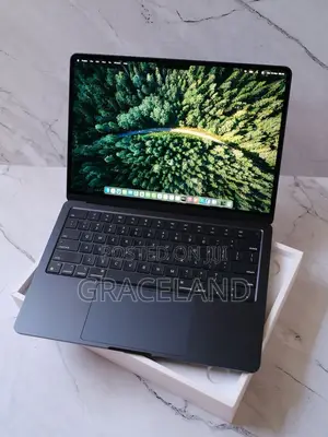 New Laptop Apple MacBook Air 2025 M4 13-Inch 16GB Apple M4 SSD 256GB