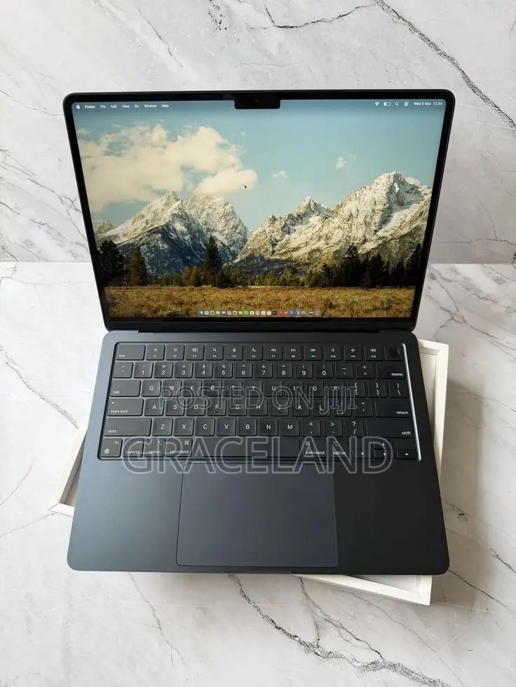 New Laptop Apple MacBook Air 2025 M4 13-Inch 16GB Apple M4 SSD 256GB