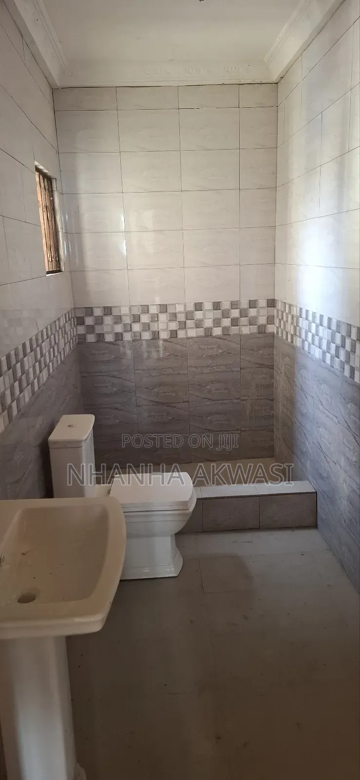 4bdrm House in Community 10, Tema Metropolitan for rent