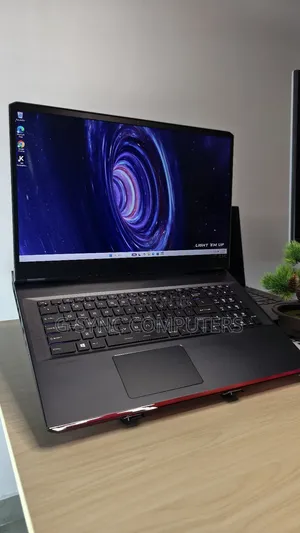 Laptop MSI Raider GE76 12UGS 32GB Intel Core I7 SSD 1T