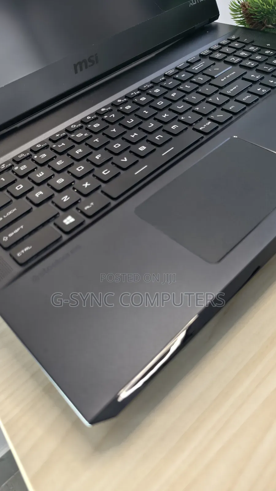 Laptop MSI Raider GE76 12UGS 32GB Intel Core I7 SSD 1T