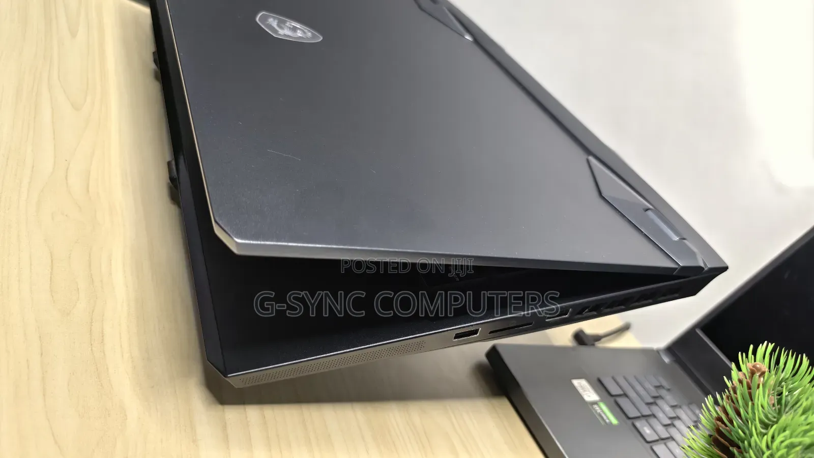 Laptop MSI Raider GE76 12UGS 32GB Intel Core I7 SSD 1T