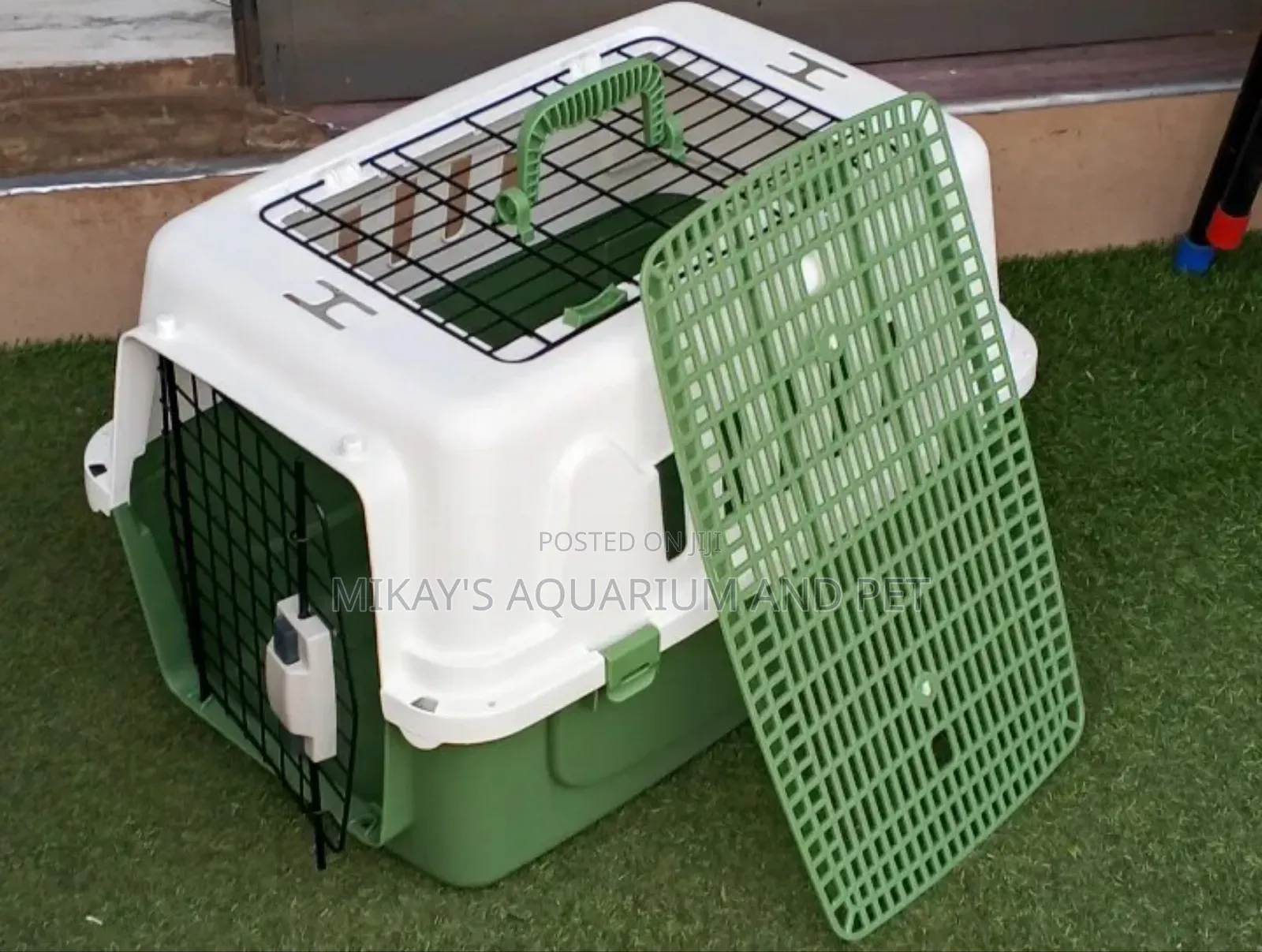 Plastic Dog and Cat Crate
