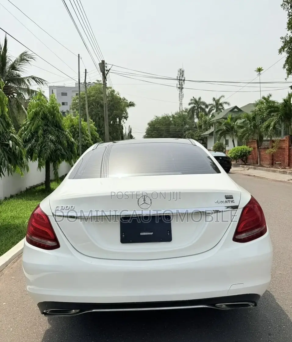 Mercedes-Benz C300 Luxury 4matic Sedan AWD (2.0L 4cyl 7A) 2017 White