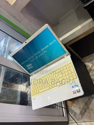 New Laptop Sony VAIO E11125CN 6GB Intel Core I3 HDD 500GB