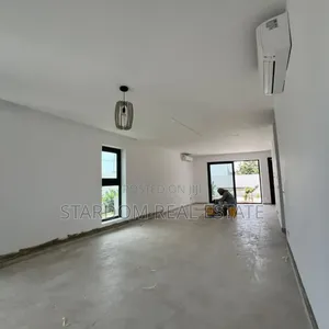 5bdrm Duplex in East Airport, Spintex for sale