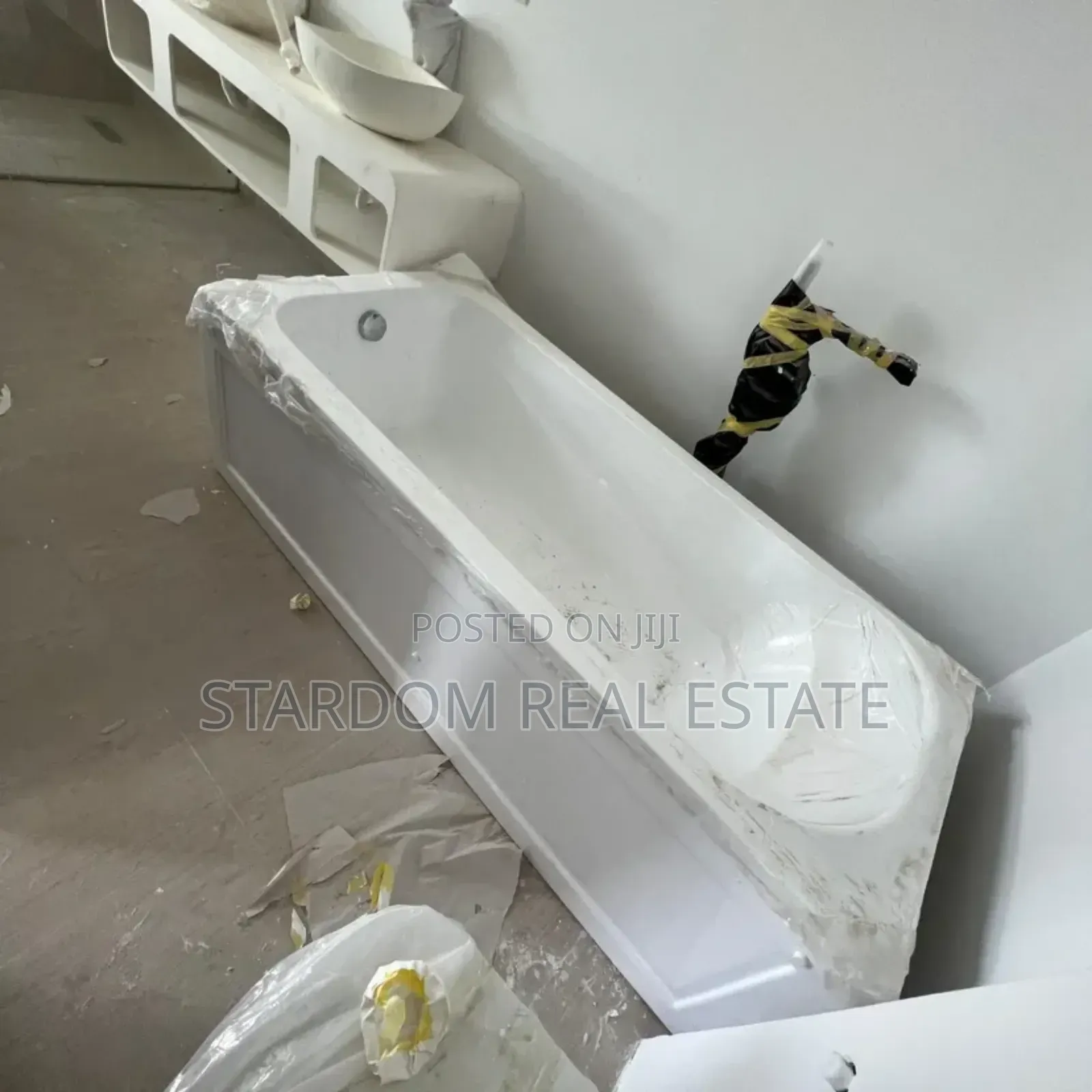 5bdrm Duplex in East Airport, Spintex for sale