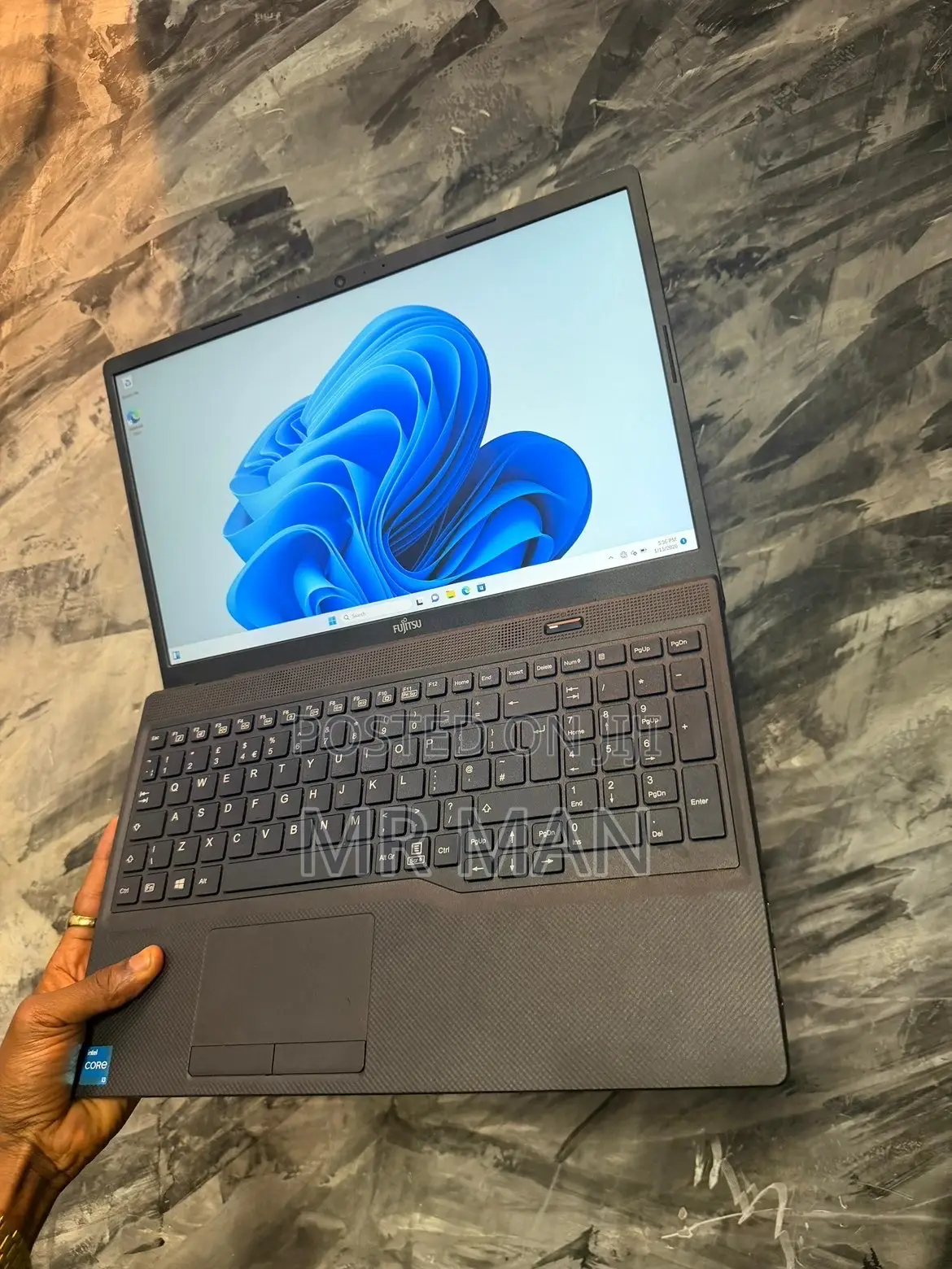 Laptop Fujitsu Lifebook A357 8GB Intel Core I3 SSD 256GB