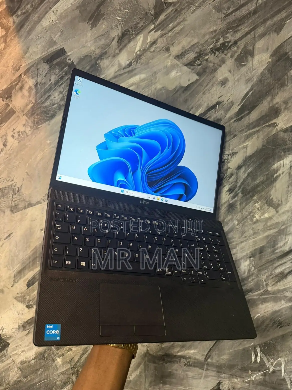 Laptop Fujitsu Lifebook A357 8GB Intel Core I3 SSD 256GB