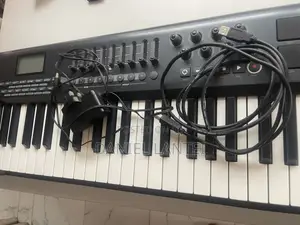 M Audio Axiom 49 Midi Controller + Midi Cable