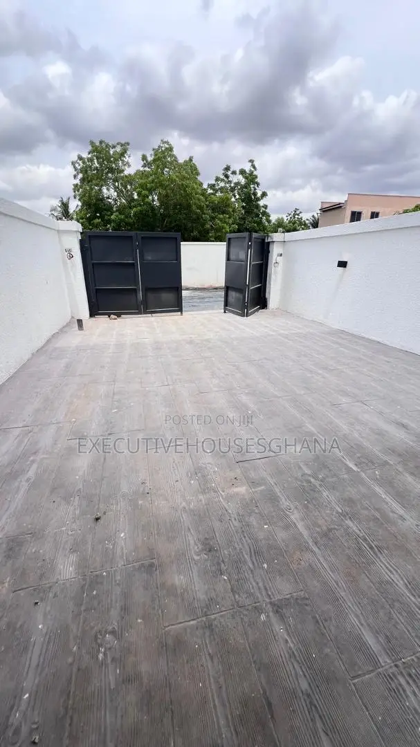 2bdrm House in Nmai-Dzorn for rent