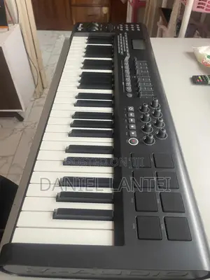 M Audio Axiom 49 Midi Controller + Midi Cable