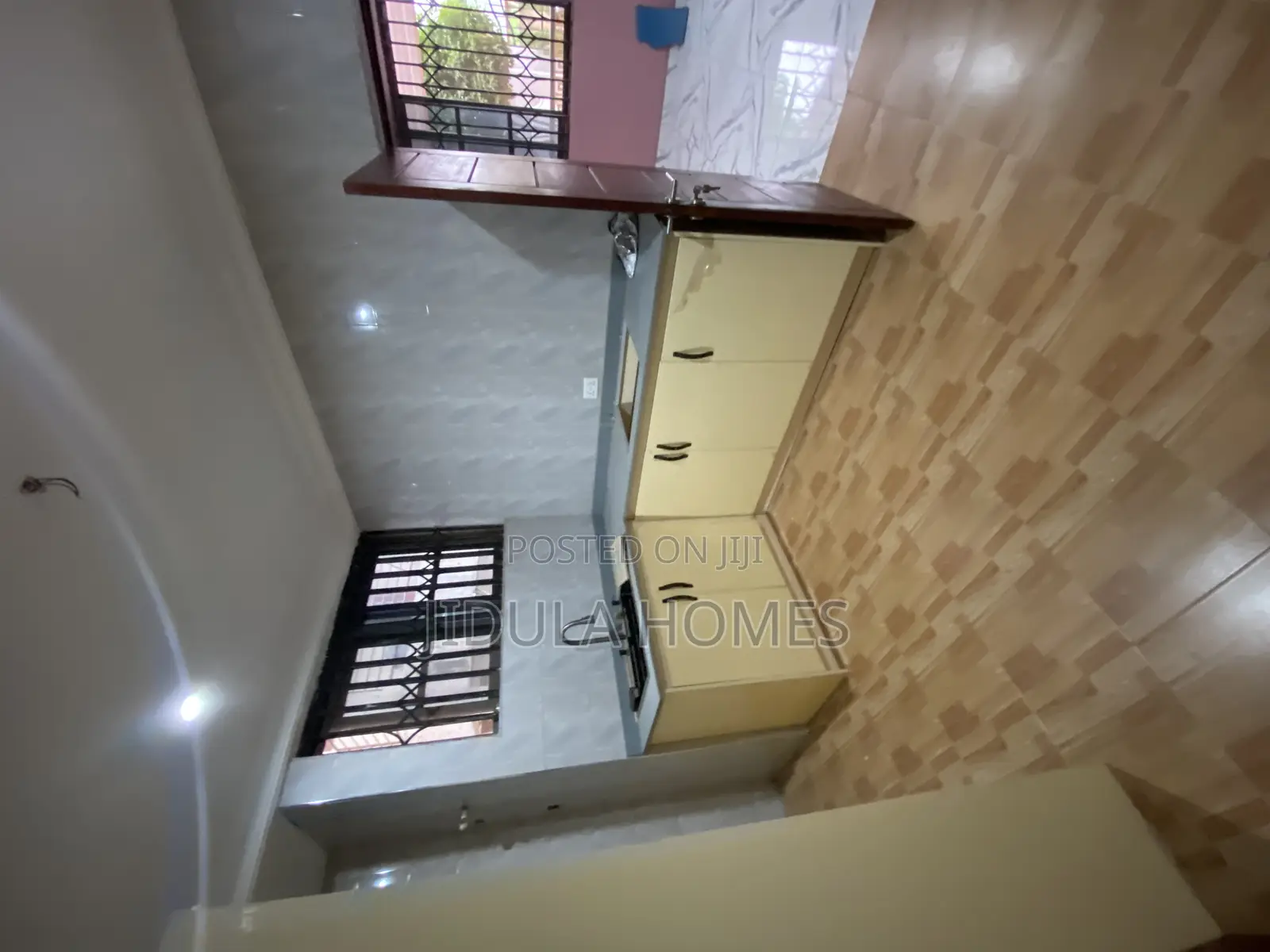 4bdrm Apartment in Adenta Rowi, Housing Down for rent