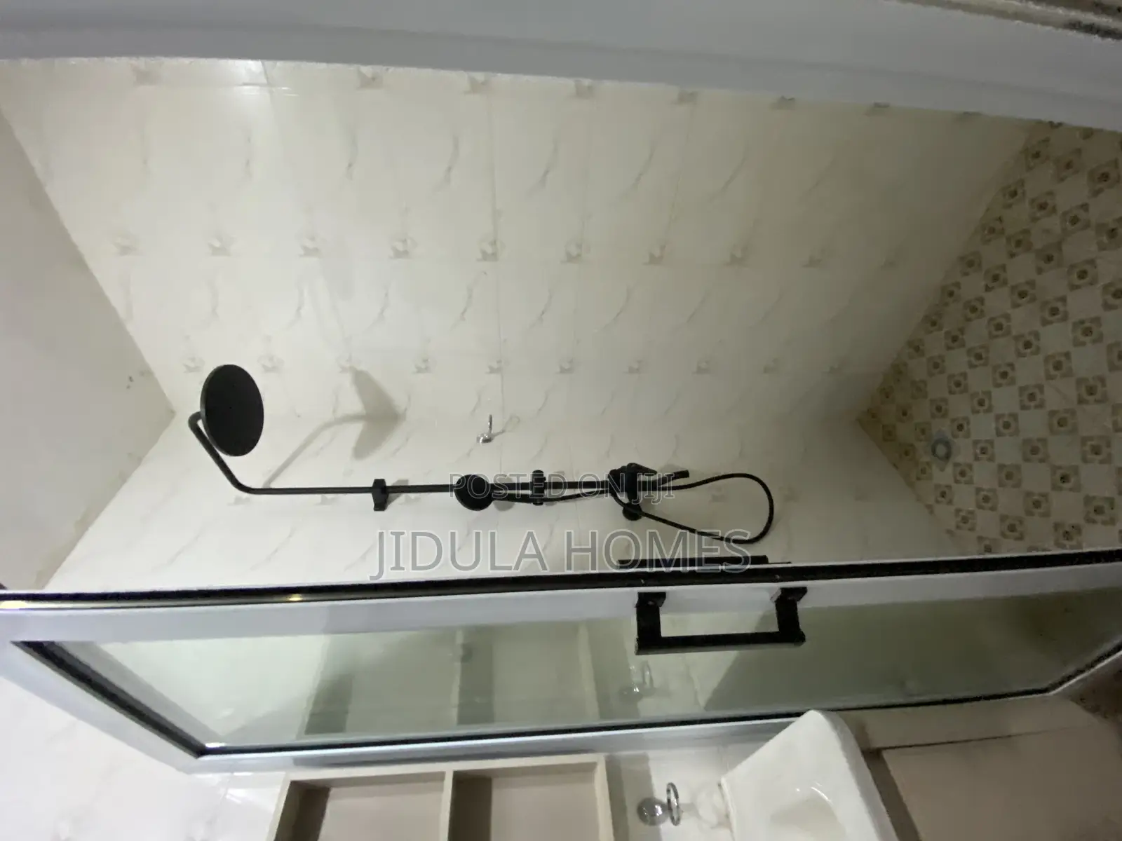 4bdrm Apartment in Adenta Rowi, Housing Down for rent