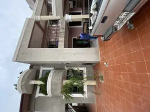 4bdrm Apartment in Adenta Rowi, Housing Down for rent