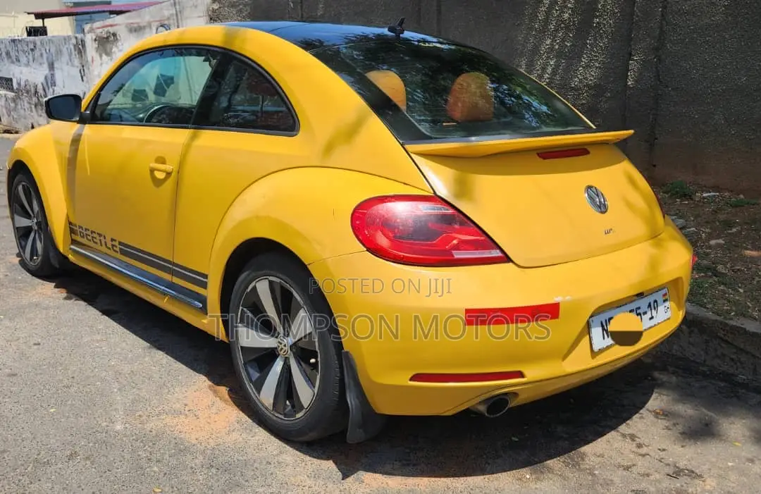 Volkswagen Beetle R-Line 2dr Hatchback (2.0L Turbo 4cyl 6AM) 2014
