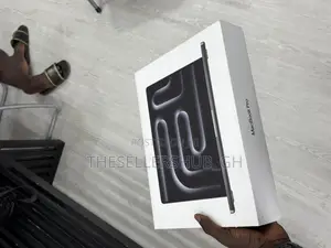 New Laptop Apple Macbook Pro 2025 M5 14-Inch 24GB Apple M5 SSD 1T
