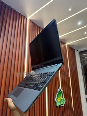 Laptop HP 15-Dw0037wm 8GB AMD Ryzen 5 SSD 256GB