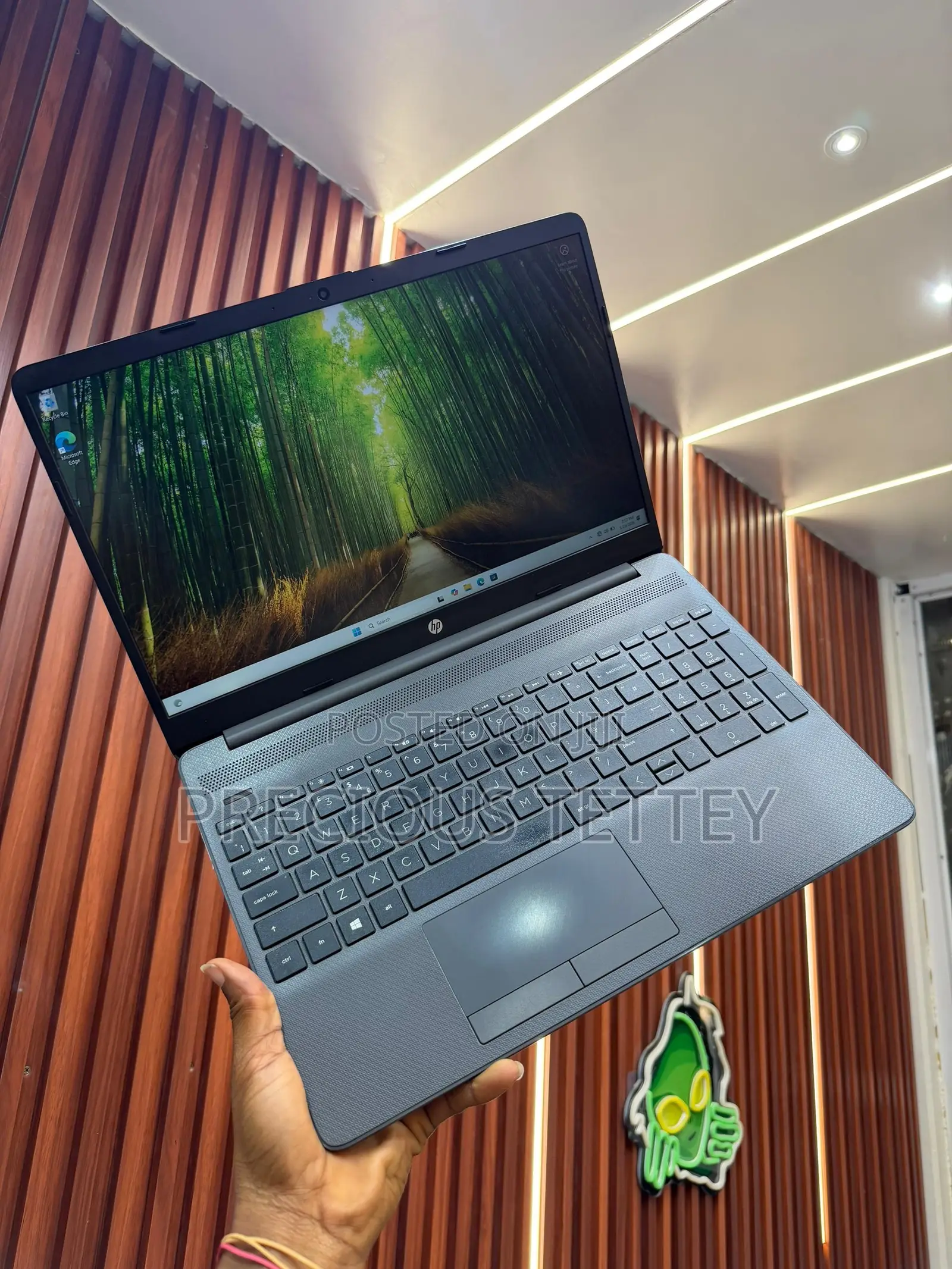 Laptop HP 15-Dw0037wm 8GB AMD Ryzen 5 SSD 256GB