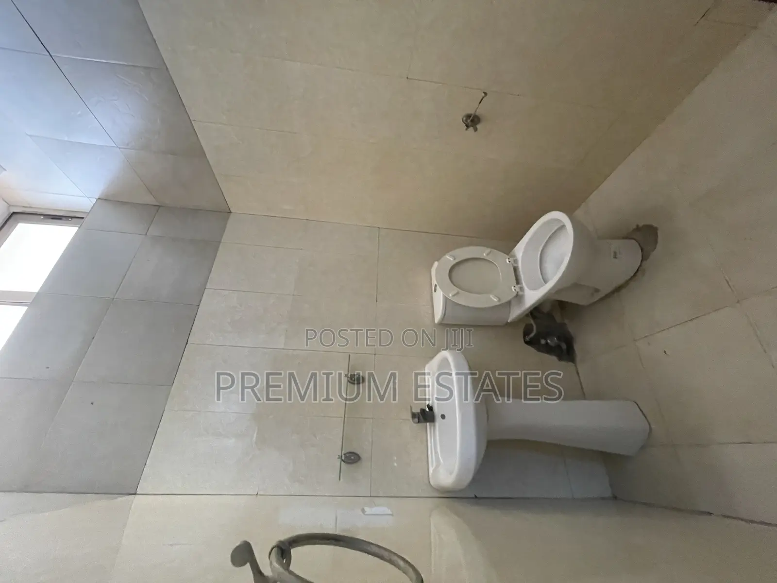 Spacious Office/Commercial Space With Over 10 Rooms for Rent