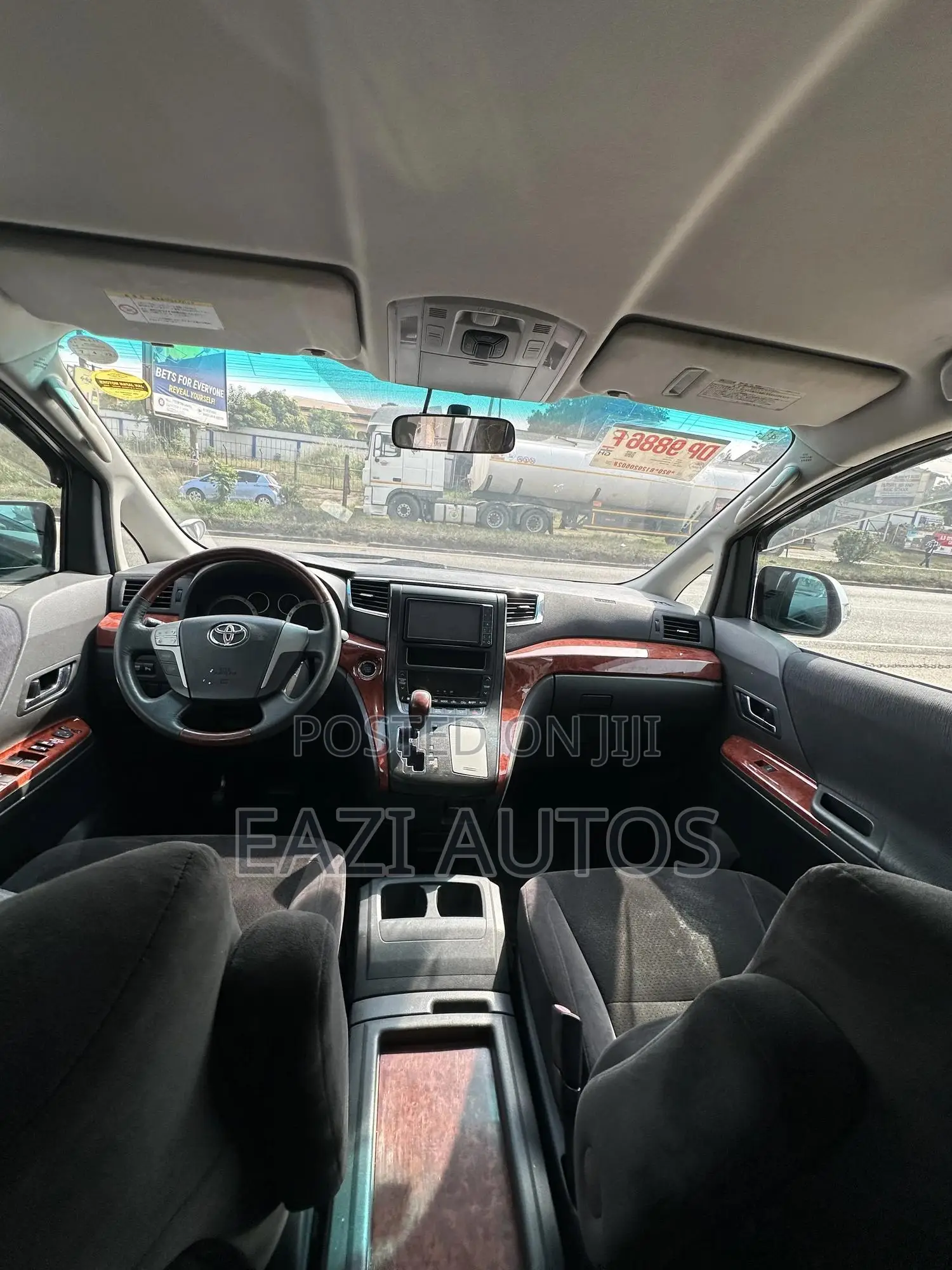 Toyota Vellfire 2014 White