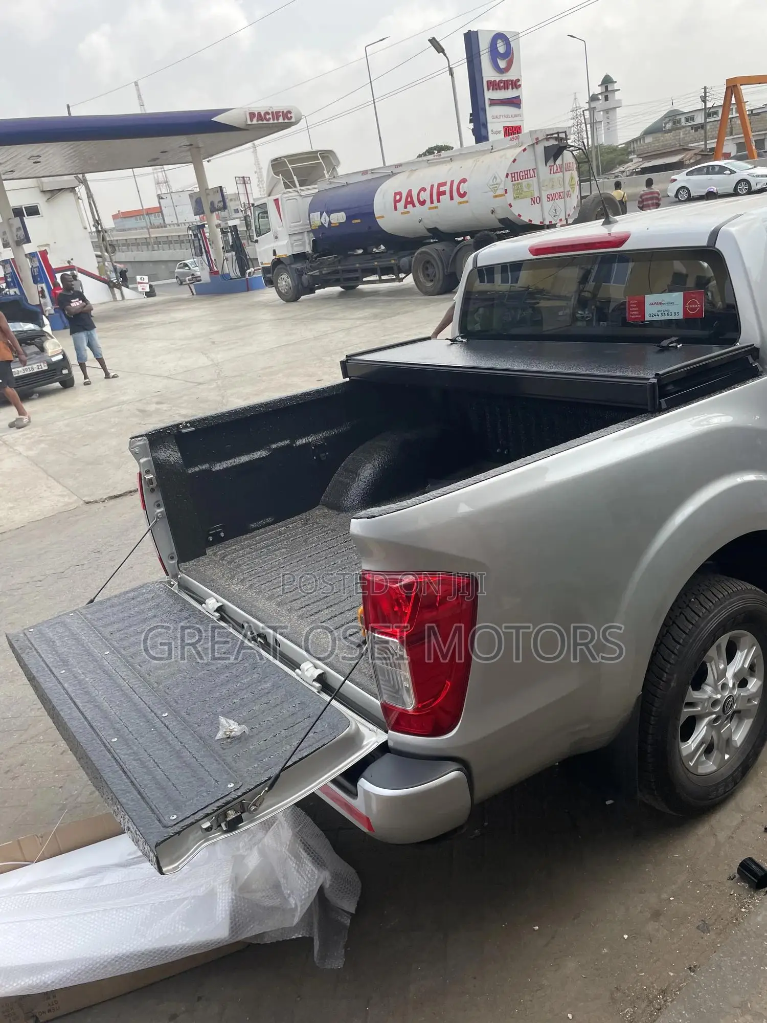 Bucket Cover (Hard Type) Tri Fold for Nissan Navara