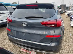 Hyundai Tucson Limited 2021 Gray