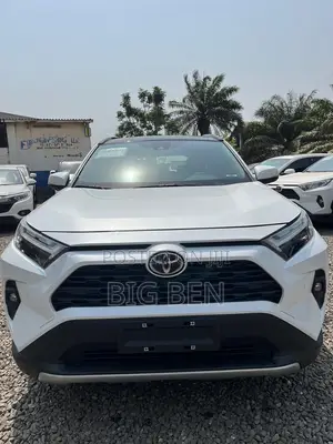Toyota RAV4 XLE AWD 2023 White