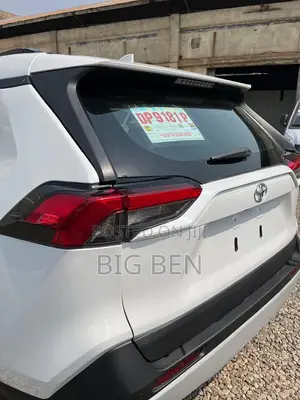 Toyota RAV4 XLE AWD 2023 White