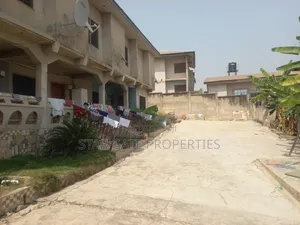 14bdrm House in Tech Aprade, Kumasi Metropolitan for sale