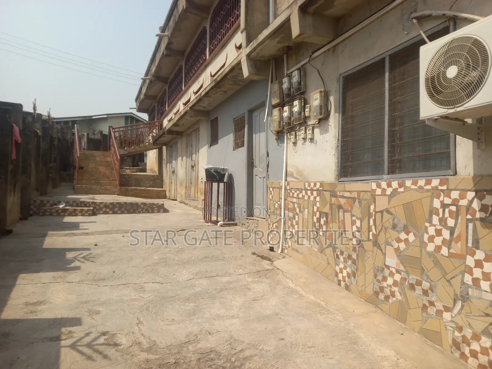 14bdrm House in Tech Aprade, Kumasi Metropolitan for sale
