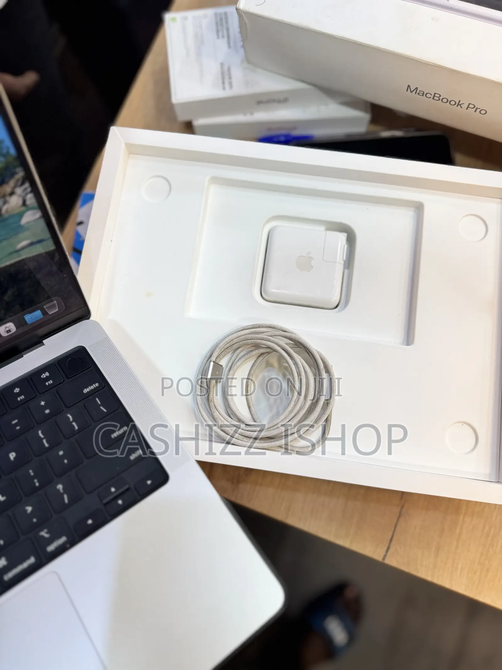 Laptop Apple MacBook Pro 2024 M4 14-Inch 16GB Apple M4 SSD 512GB