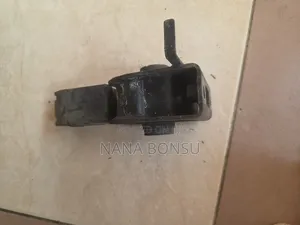 Toyota Voxy Engine /Gear Box Seats