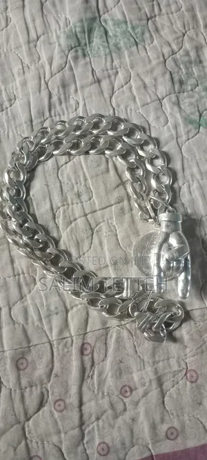 167.9 Grams Of Sliver Chain For Sell At Cool Price