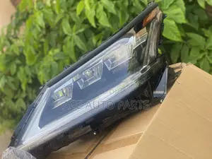 Head Lamp Lx570 2018