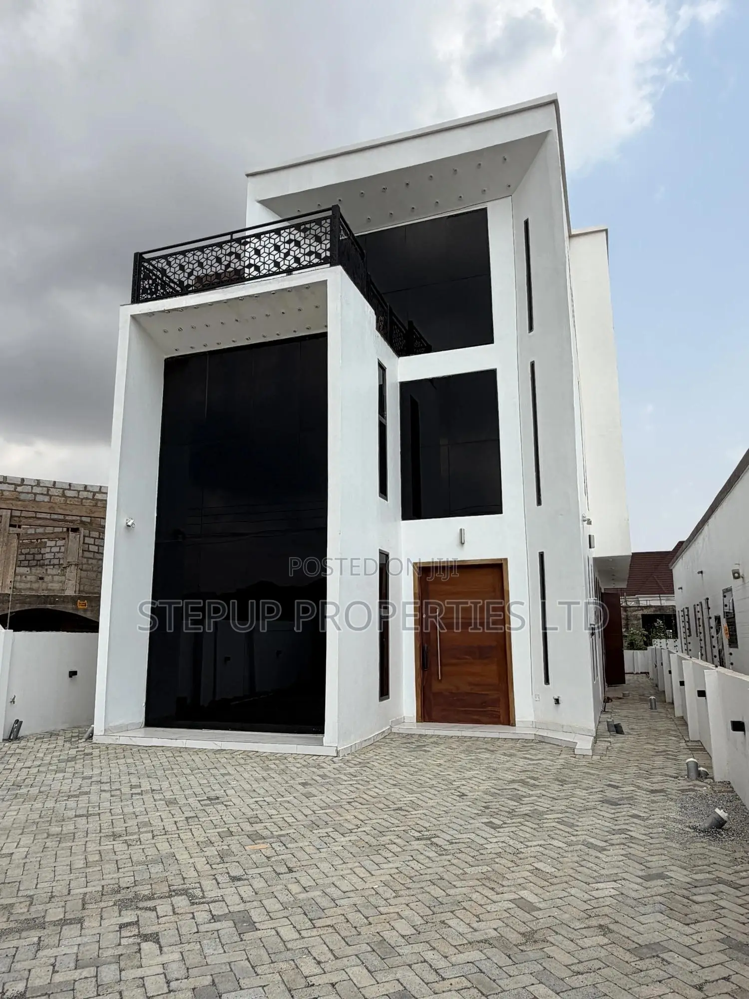 4bdrm House in East Legon Hills for sale