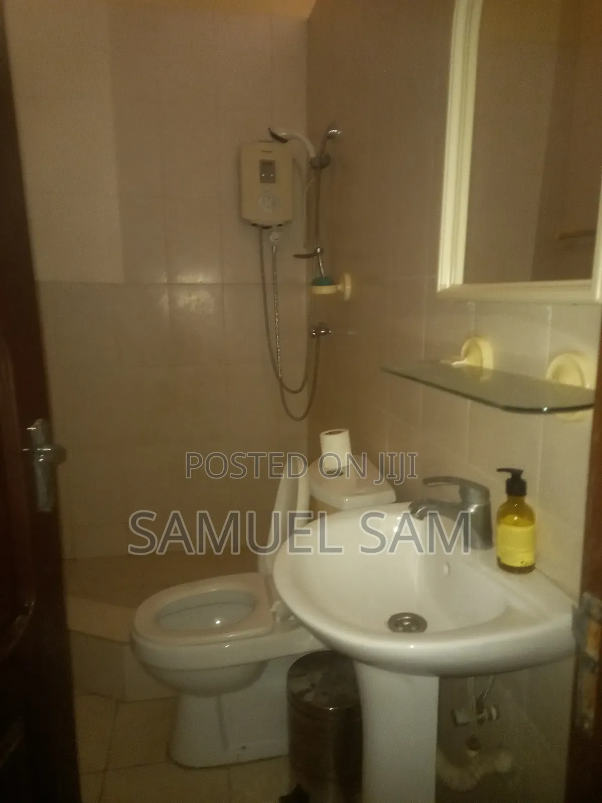 Furnished 8bdrm House in Tema Community 10 for rent