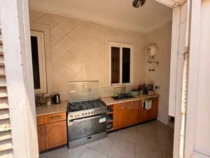 8bdrm House in Tema Community 11 for sale