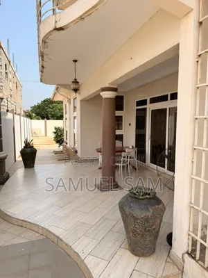 8bdrm House in Tema Community 11 for sale