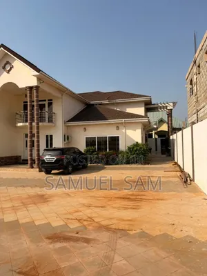 8bdrm House in Tema Community 11 for sale