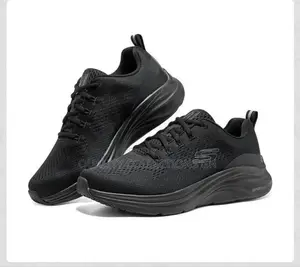 Black Sketchers Sneaker