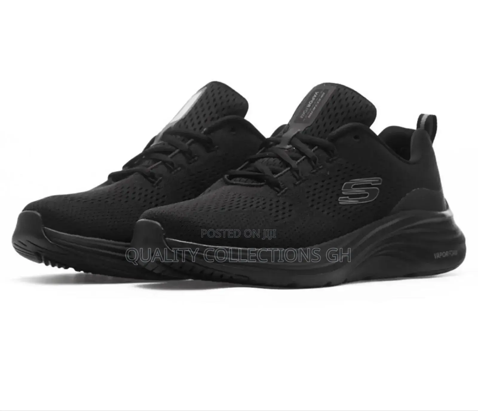 Black Sketchers Sneaker