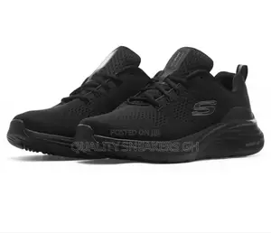 Black Sketchers Sneaker