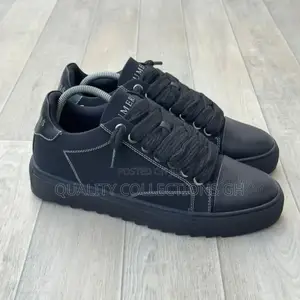 Numeris All Black Sneaker