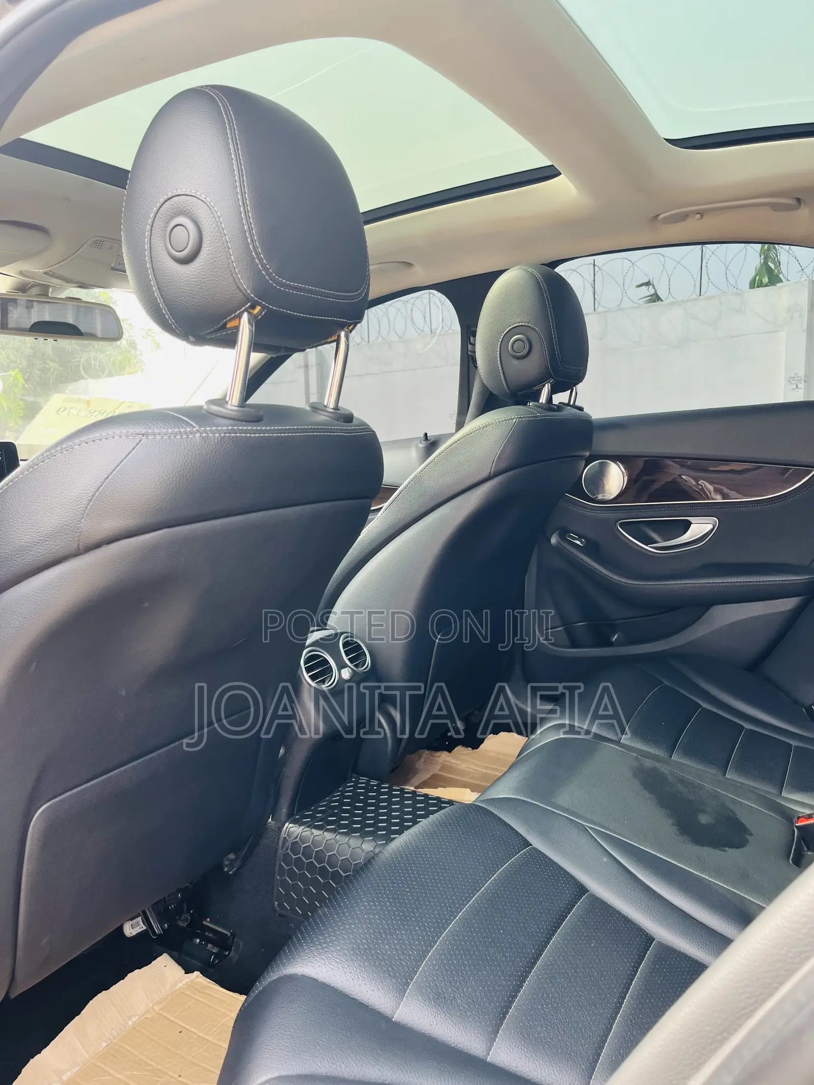 Mercedes-Benz C300 Luxury 4dr AWD 4Matic Sedan (2.0L 4cyl 7A) 2015
