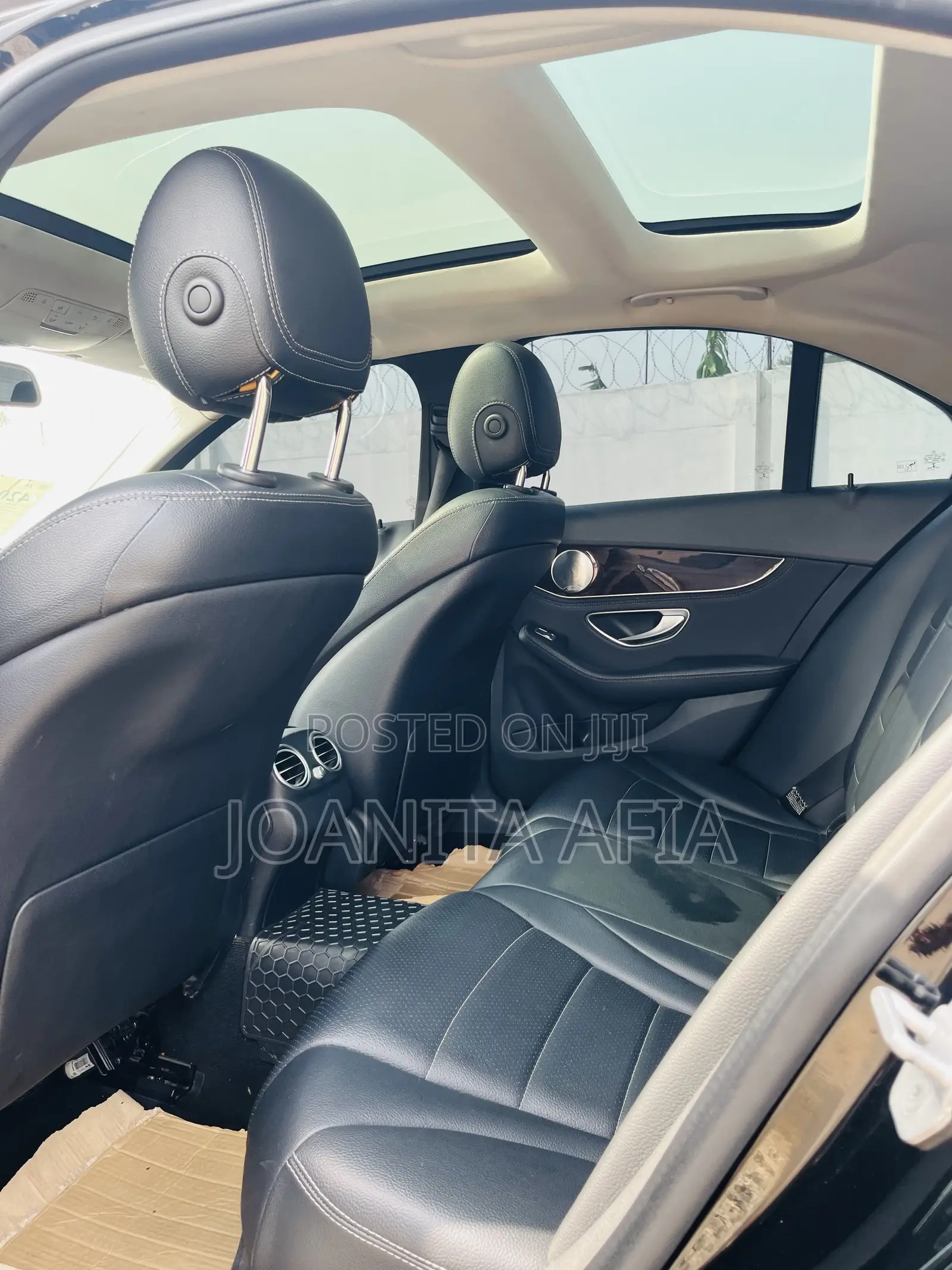 Mercedes-Benz C300 Luxury 4dr AWD 4Matic Sedan (2.0L 4cyl 7A) 2015