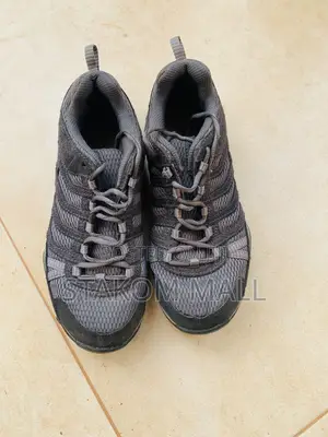 Shoes / Sneakers