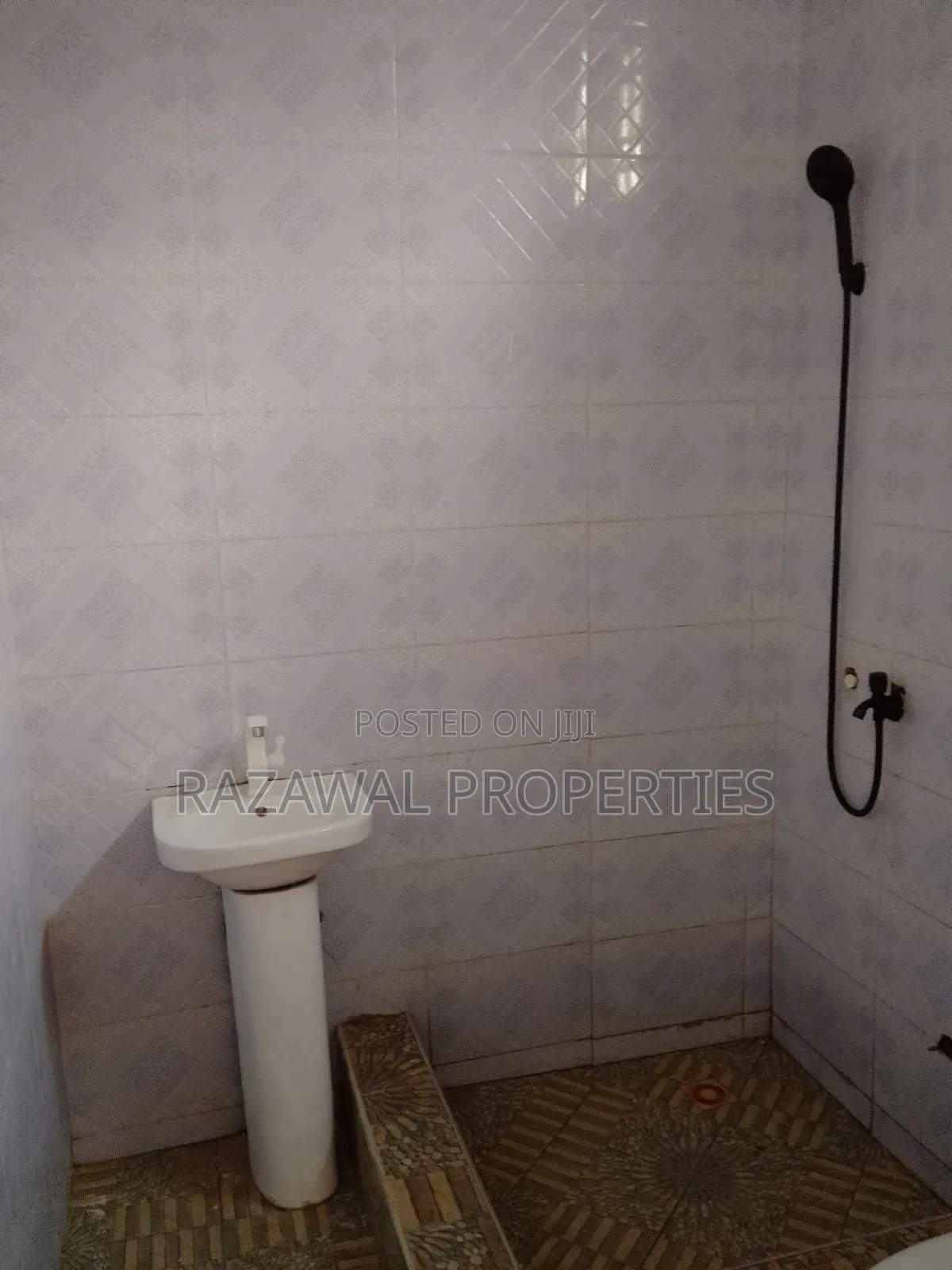 2bdrm Apartment in Oyarifa Tipper for rent